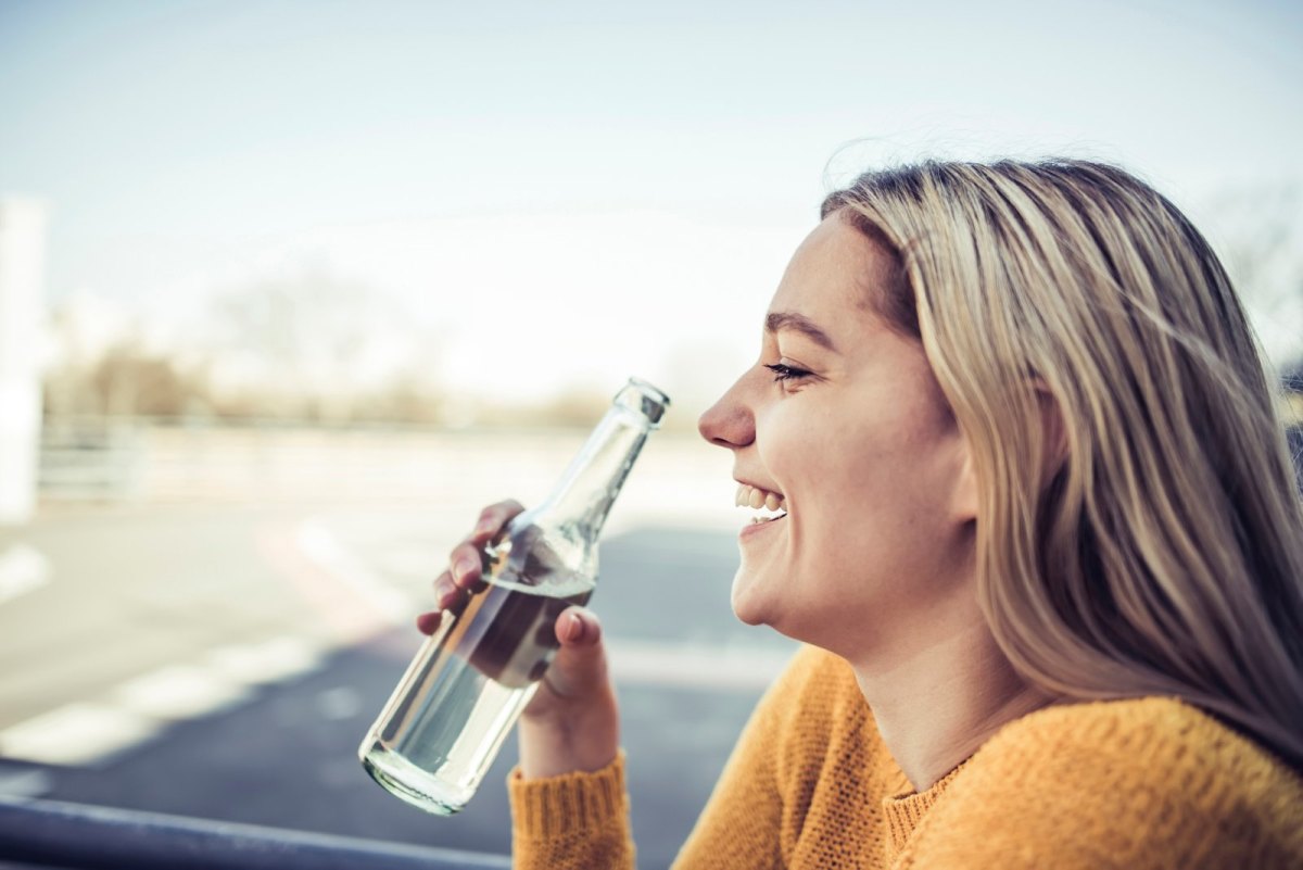 Frau mit Wasserflasche