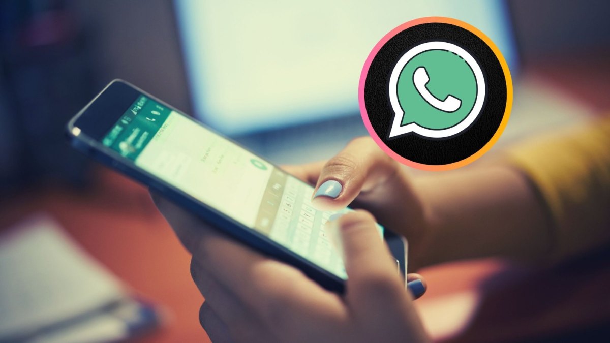 WhatsApp Chat auf einem Handy mit Logo