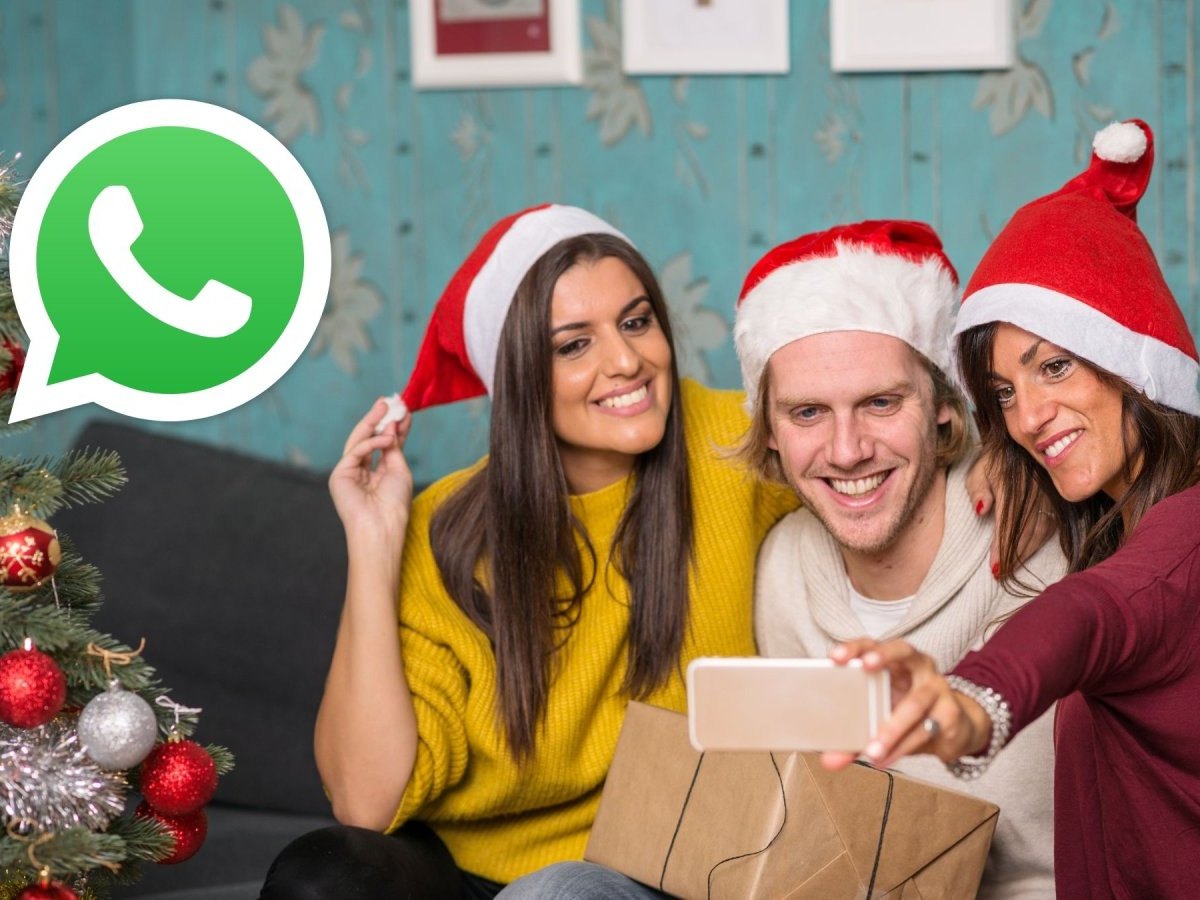 Familie zu Weihnachten und das WhatsApp-Logo