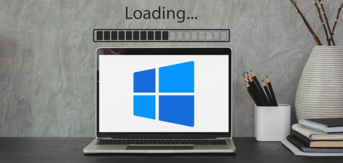 Windows-Logo auf einem Laptop.