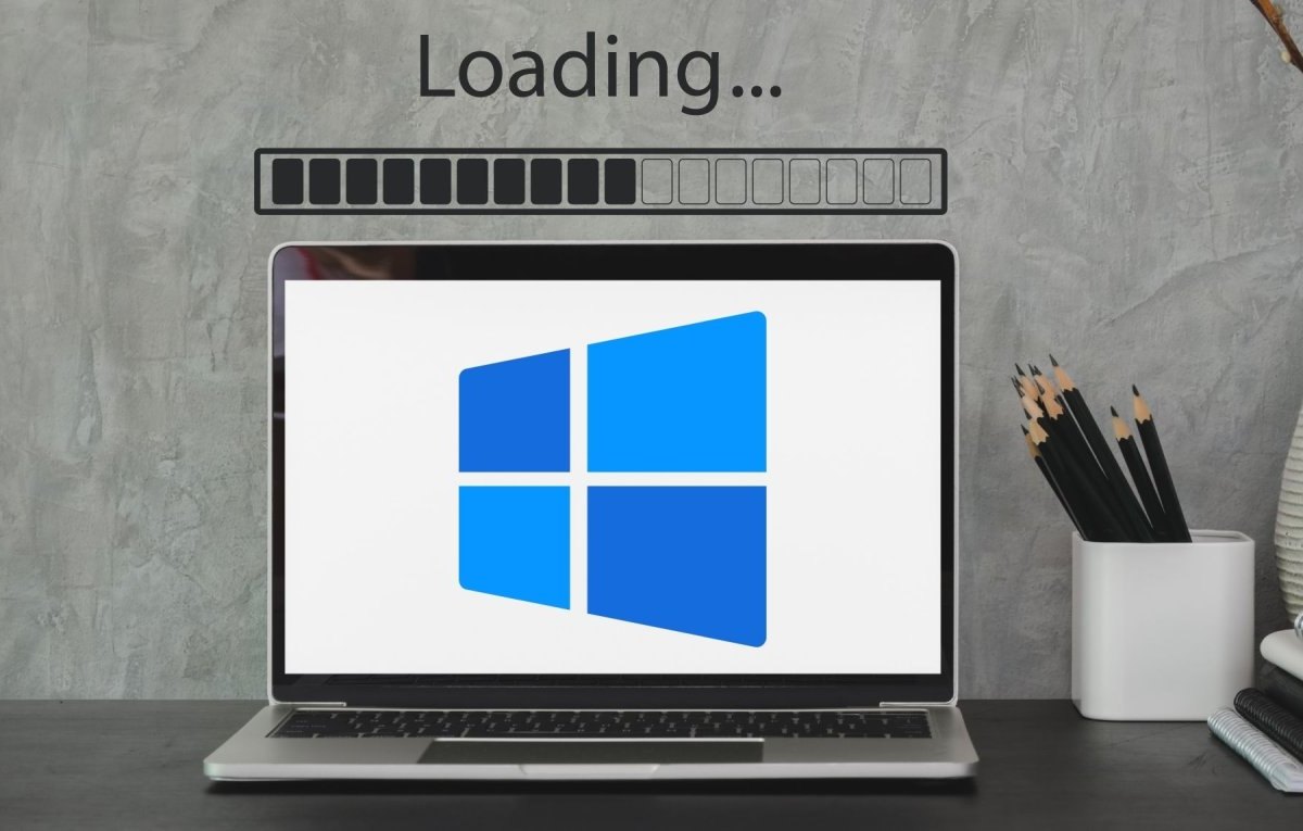 Windows-Logo auf einem Laptop.