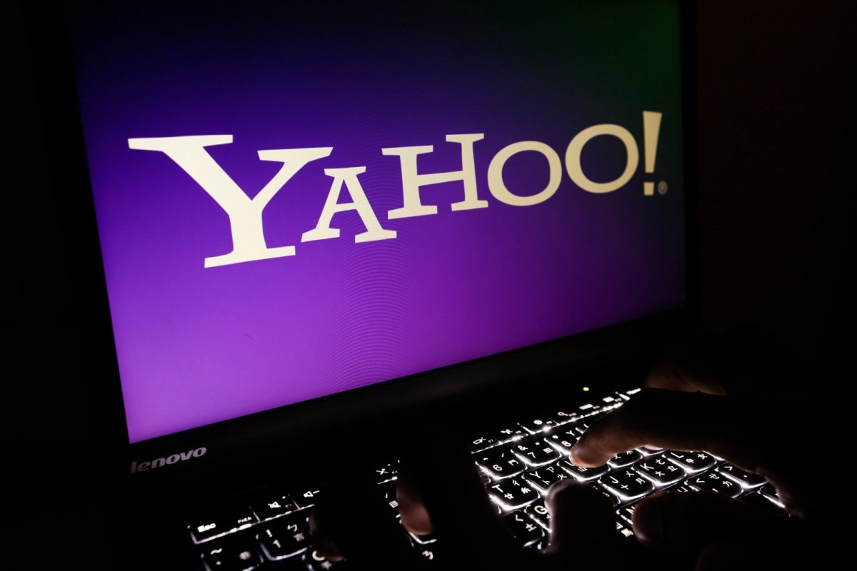 Yahoo-Logo auf einem Laptop-Bildschirm.