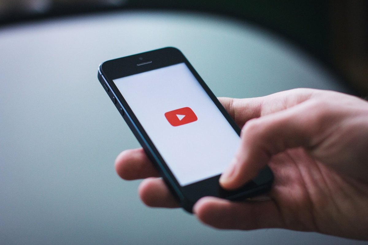 YouTube-Logo auf Smartphone