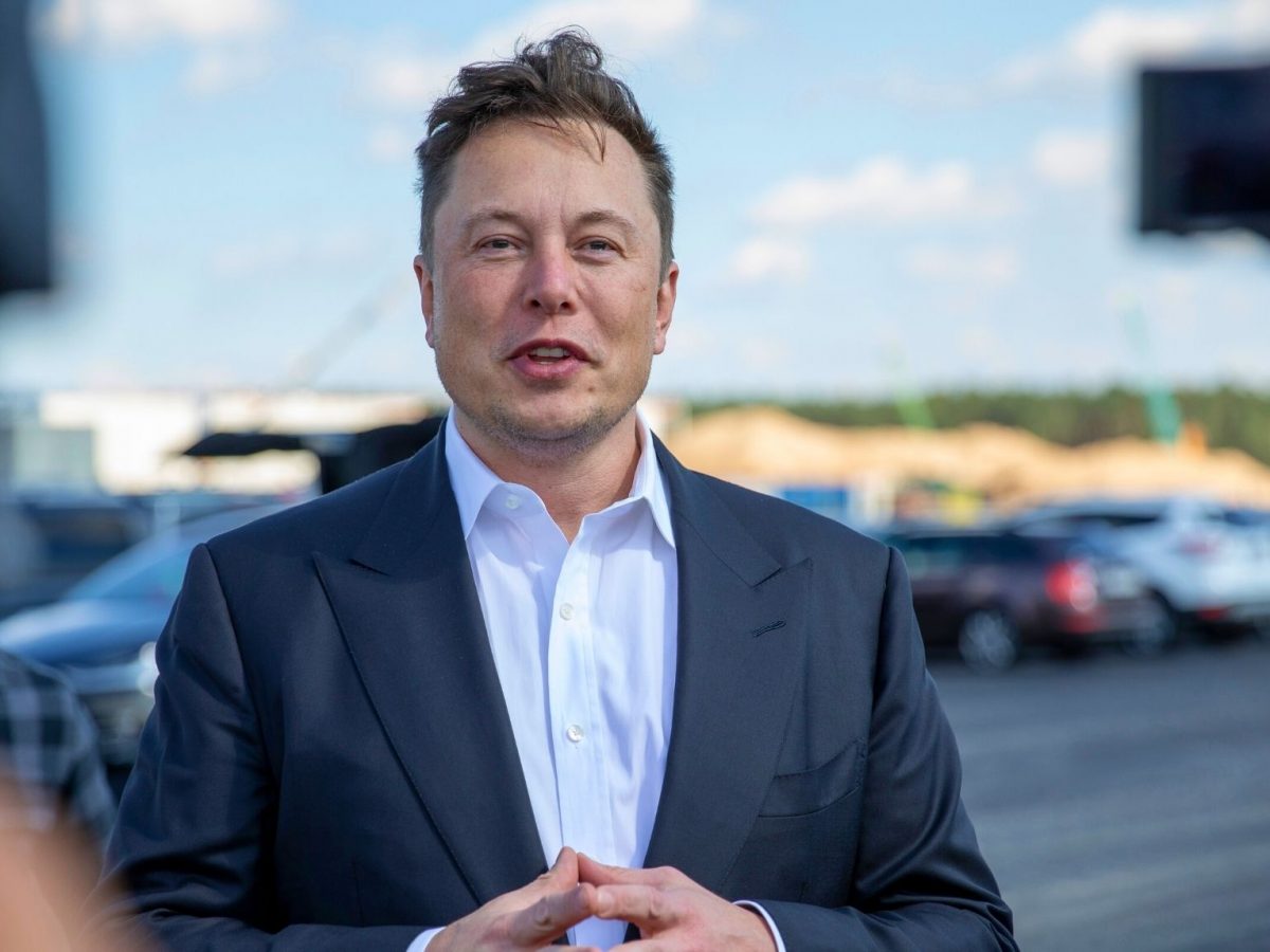Elon Musk gibt ein Interview