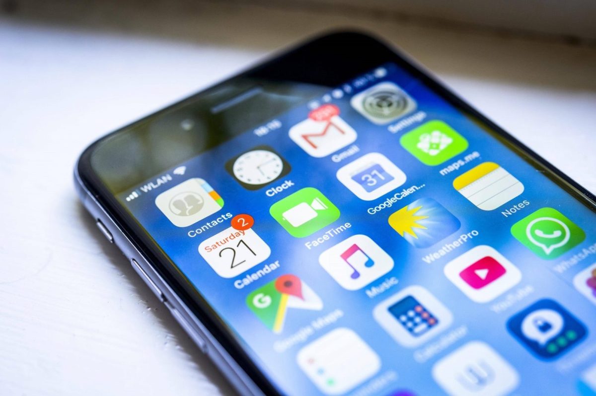 IPhone 6s Smartphone Homescreen viele app Icons auf dem Display Apps iOS Detail Nahaufnahme