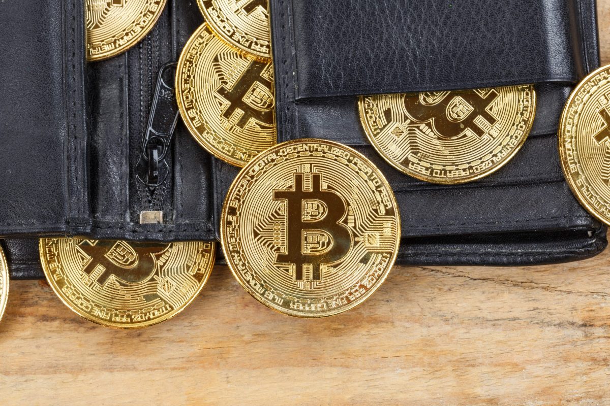 Bitcoin-Münzen in einer Brieftasche