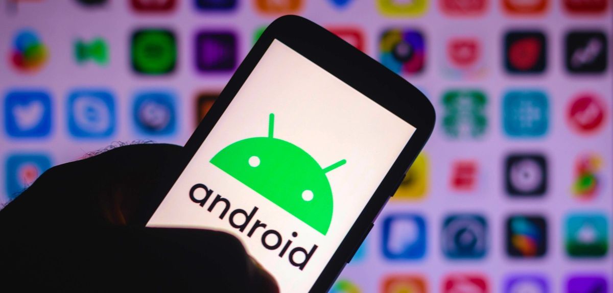 Smartphone mit Android-Logo