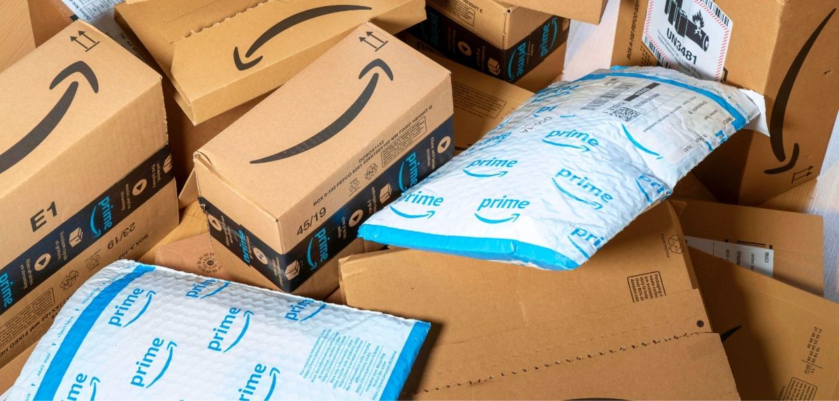 Unterschiedliche Amazon-Verpackungen.