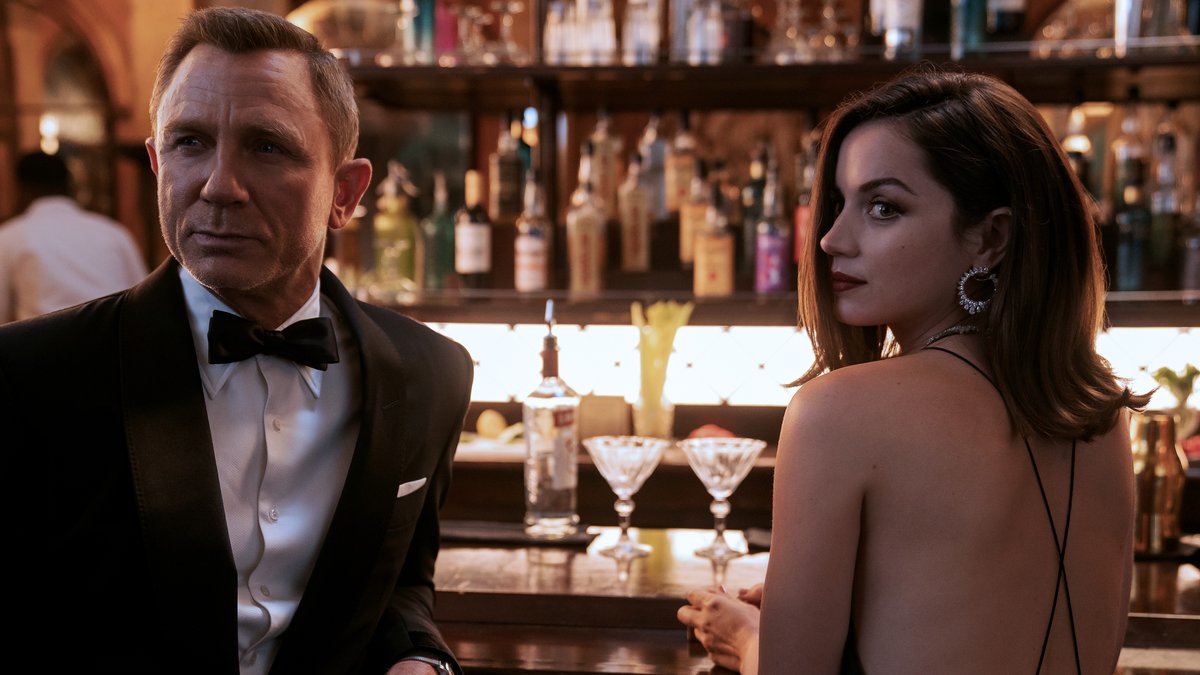 Stahl Daniel Craig in "Keine Zeit zu sterben" glatt die Show: Ana de Armas als CIA-Agentin Paloma.. © © 2021 DANJAQ