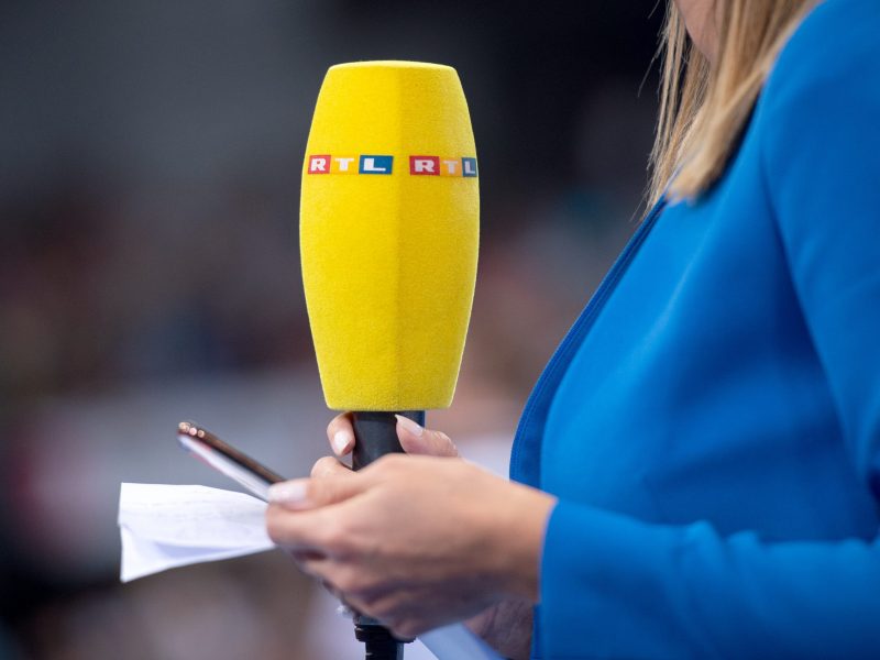 Mikrofon mit RTL-Logo