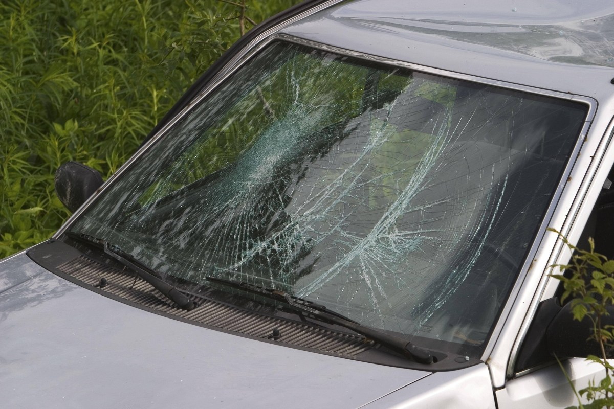 Eingedrückte Windschutz Auto