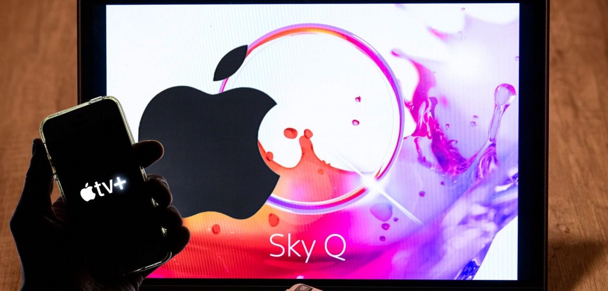 Apple TV+- und Sky Q-Logo.