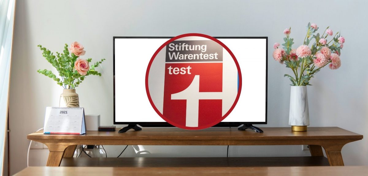 Fernseher mit Stiftung Warentest-Logo.