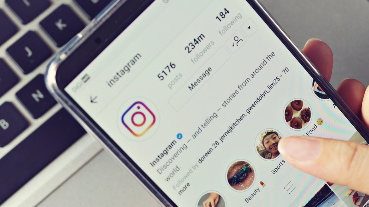 Was war 2021 los auf Instagram und Facebook? Mutterkonzern Meta verrät es in seinem Jahresrückblick.. © AngieYeoh/Shutterstock.com