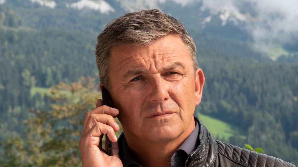 Seit bald 15 Jahren meldet sich Hans Sigl als "Der Bergdoktor" am Apparat.. © ZDF/Erika Hauri