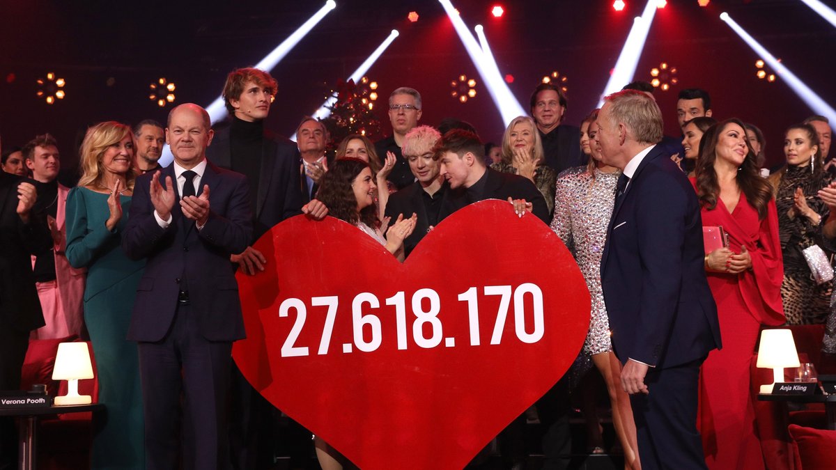 27.618.170 Euro sammelten die Promis bei der diesjährigen "Ein Herz für Kinder"-Gala im ZDF ein.. © Sebastian Reuter/Getty Images