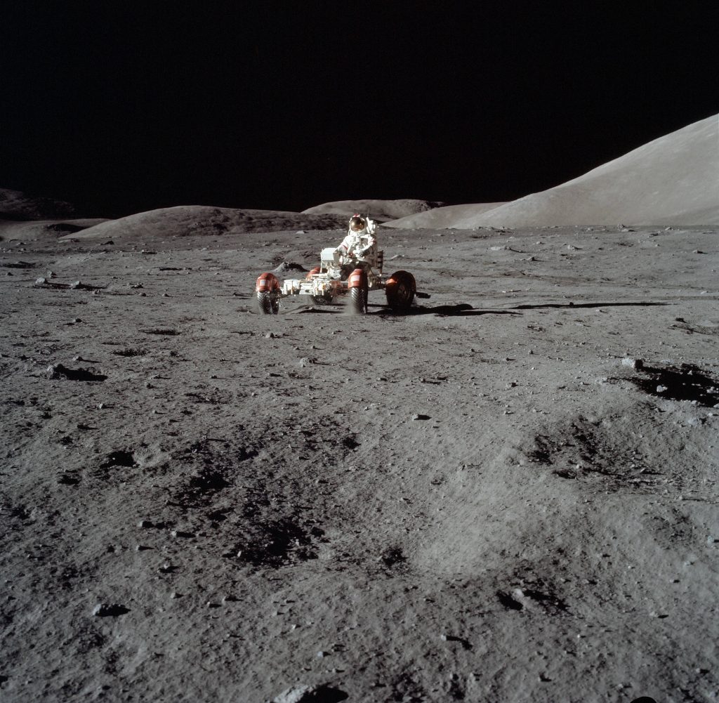 Lunar Rover Vehicle und Astronaut