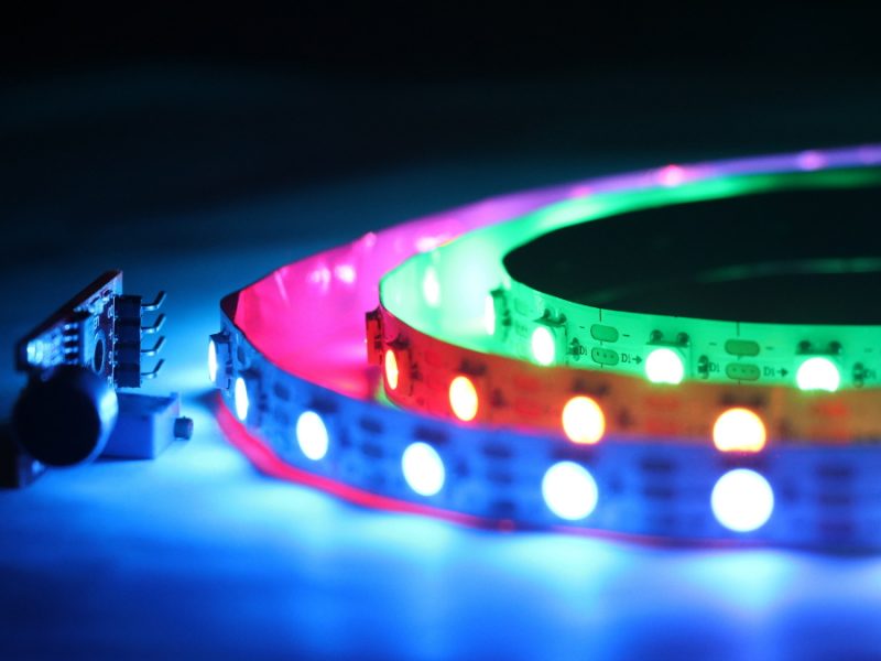 Smarte LED-Strips sorgen für tolle indirekte Beleuchtung.