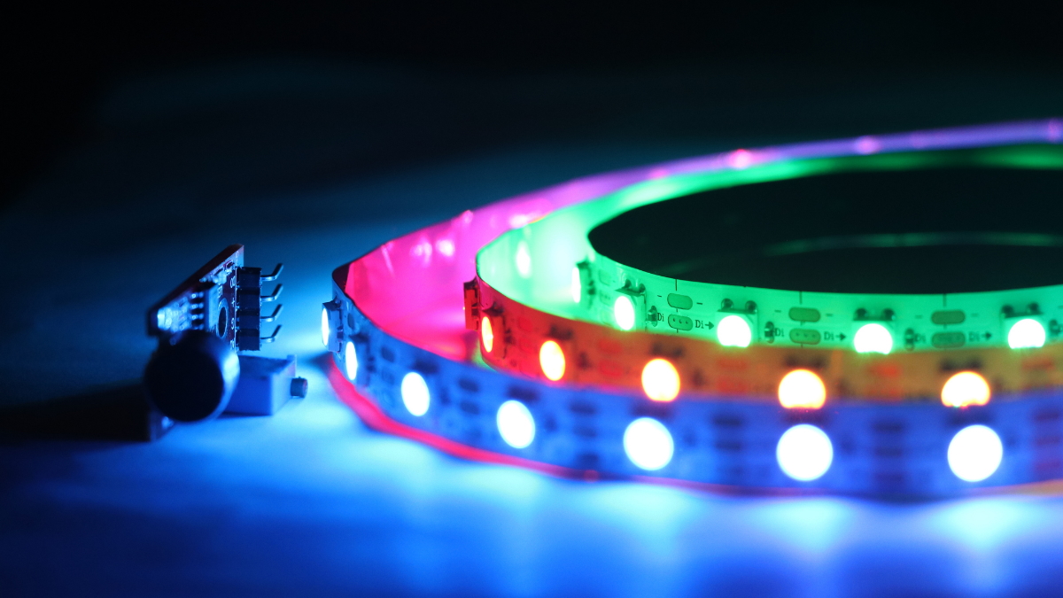 Smarte LED-Strips sorgen für tolle indirekte Beleuchtung.