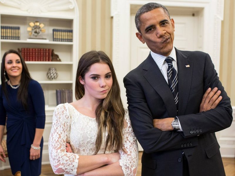 Die ehemalige Turnerin McKayla Maroney neben Ex-Präsident Barack Obama.. © imago/ZUMA Press