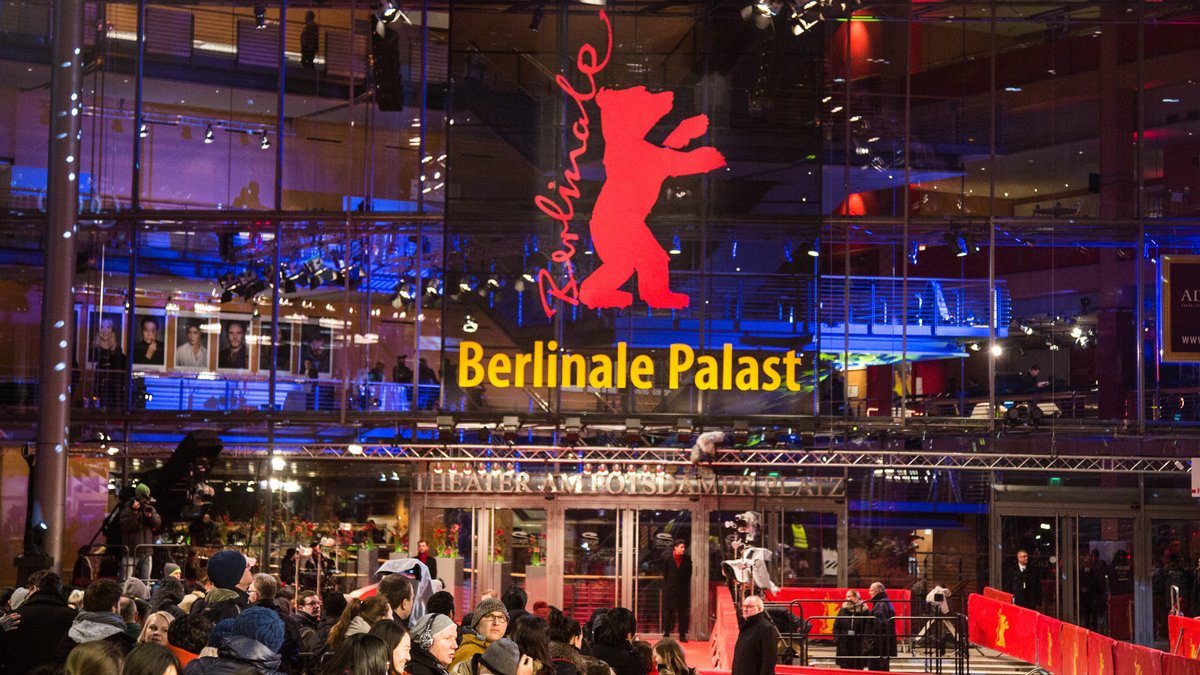 Die Berlinale 2022 wird am 10. Februar im Berlinale Palast feierlich eröffnet.. © 2015 magicinfoto/Shutterstock.com