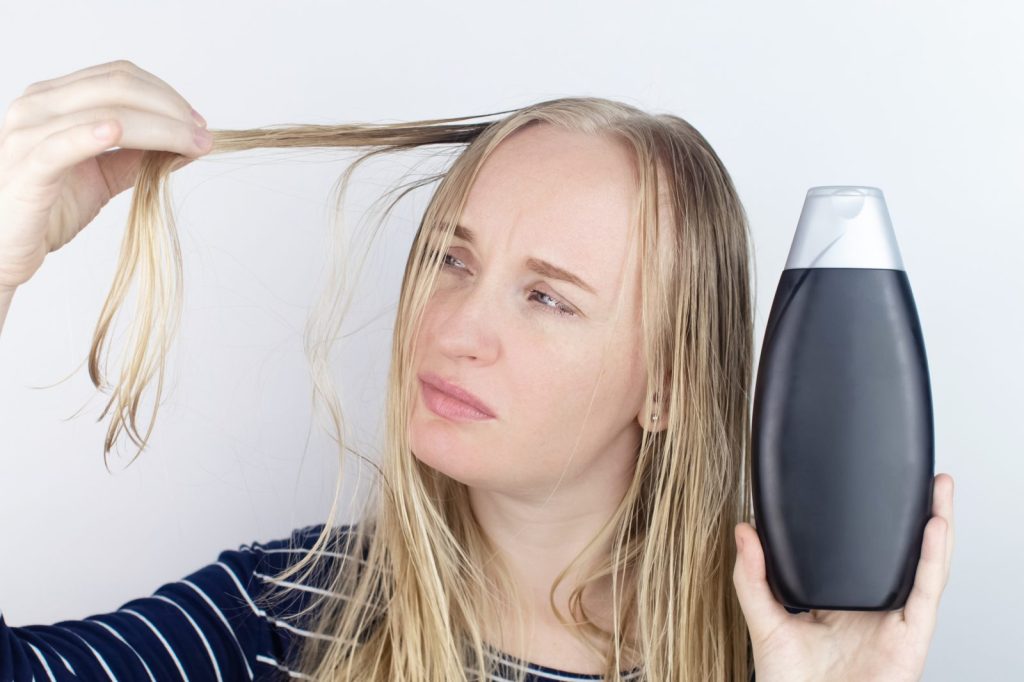 Wie oft Haare waschen? Studien bestätigten ungewohnte Methode