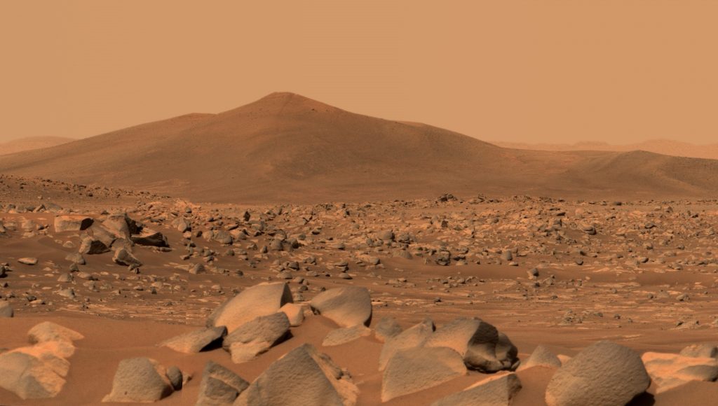 Geröll und Hügel auf dem Mars