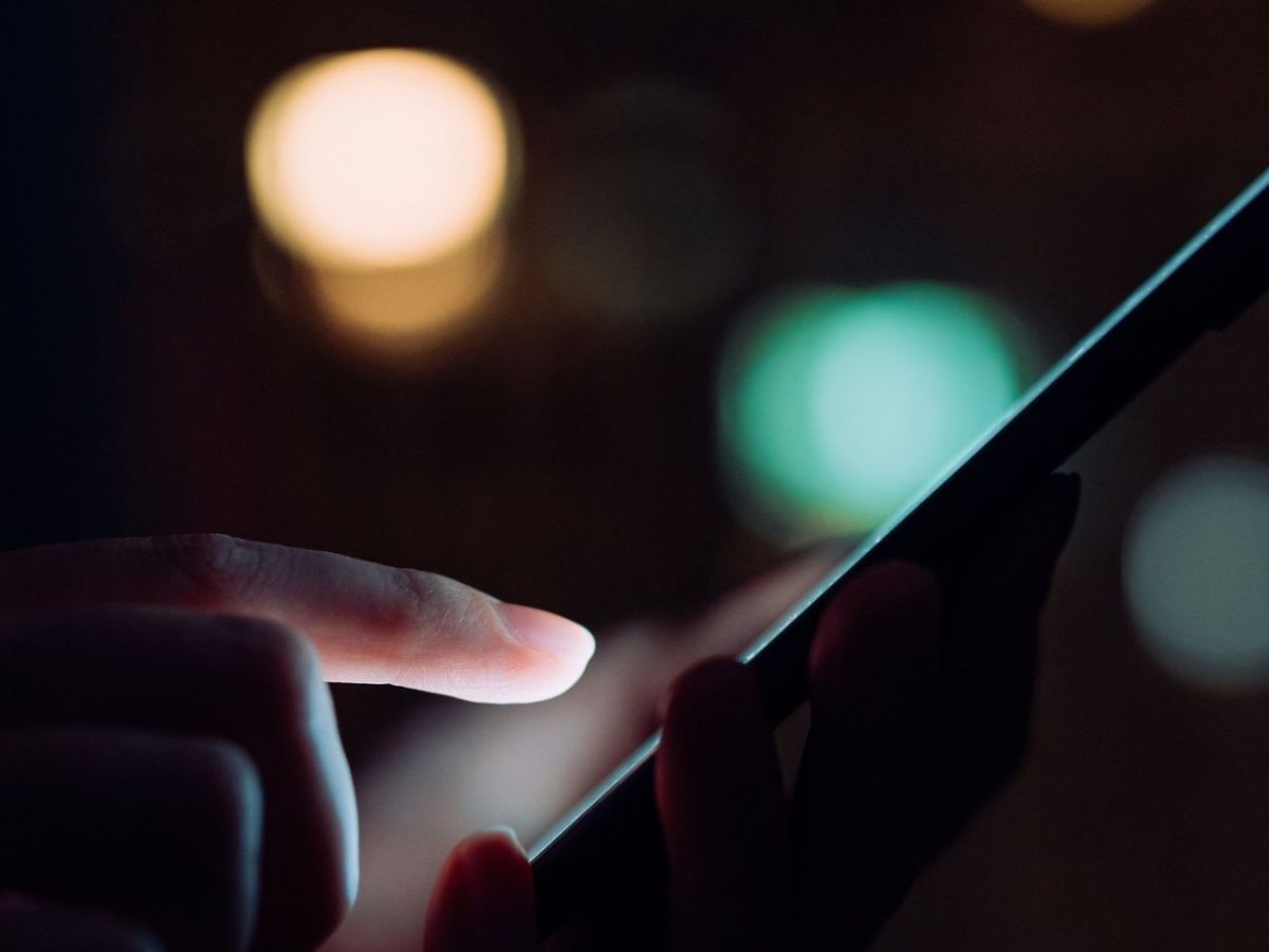 „Riesiges Tracking-System“: Expertin warnt vor einer Handy-Einstellung – sofort deaktivieren
