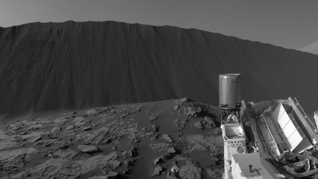 Sanddüne auf dem Mars in schwarz weiß 