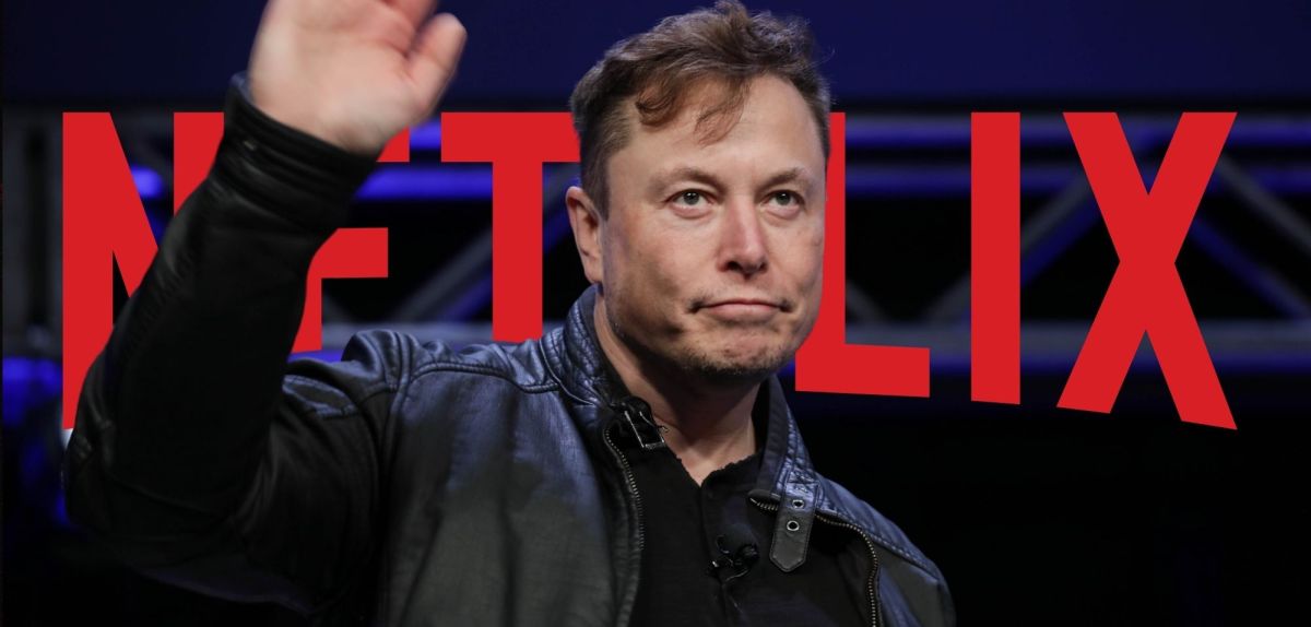 Elon Musk vor dem Netflix-Logo.