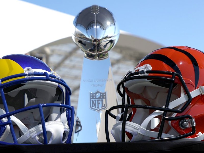 Die Los Angeles Rams (li.) und die Cincinnati Rams (re.) spielen am Sonntag den 56. Super Bowl aus.. © getty/[EXTRACTED]: Rob Carr/Getty Images