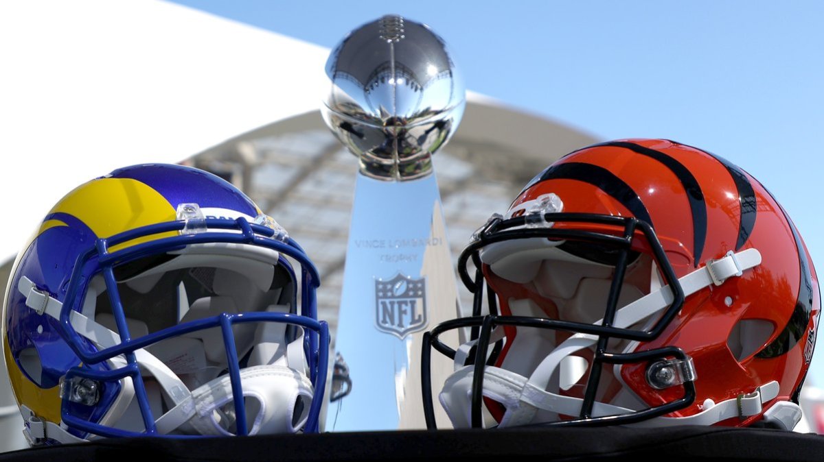 Die Los Angeles Rams (li.) und die Cincinnati Rams (re.) spielen am Sonntag den 56. Super Bowl aus.. © getty/[EXTRACTED]: Rob Carr/Getty Images