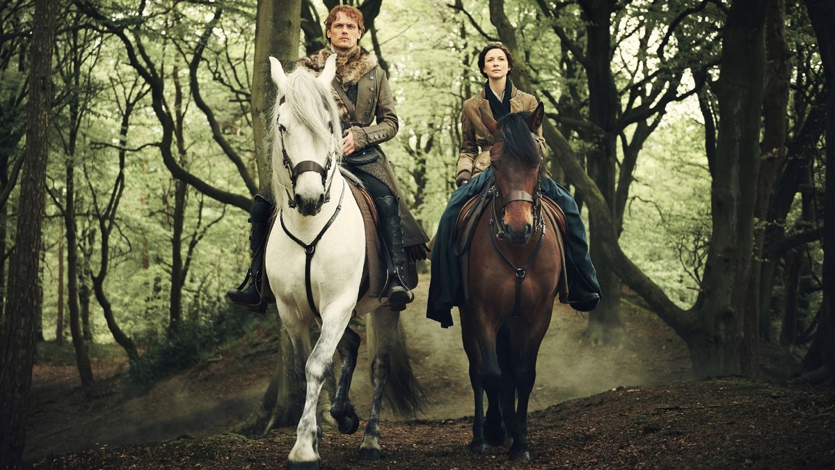 Sam Heughan und Caitriona Balfe spielen die Hauptrollen in "Outlander".. © RTL / © 2018 Starz Entertainment