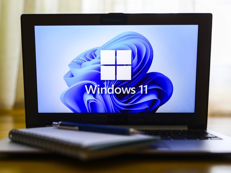 Ein Laptop mit Windows von Microsoft.