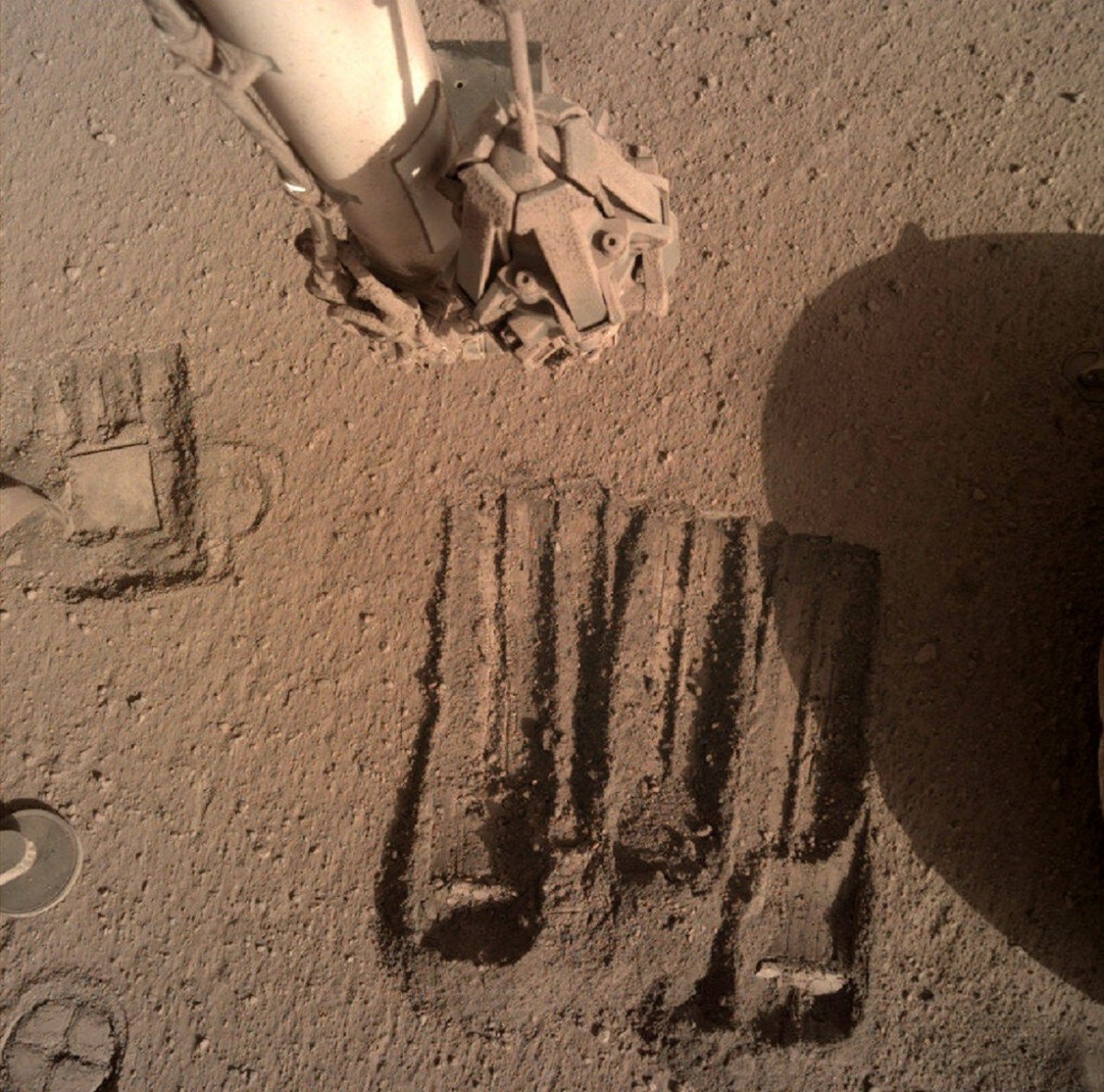 Mars-Rover und seine Spuren