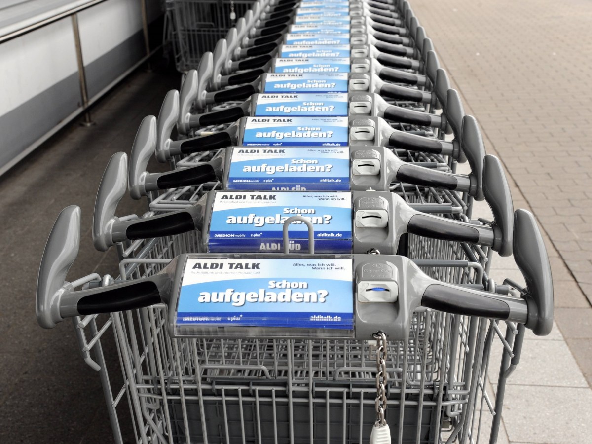 Einkaufswägen in einer Reihe