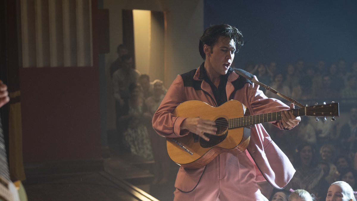 Austin Butler verkörpert Elvis Presley.. © © 2022 Warner Bros. Entertainment Inc.