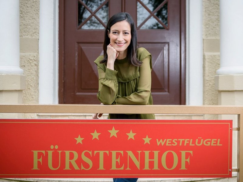 Katrin Anne Heß spielt die neue Pferdewirtin Carolin Lamprecht in "Sturm der Liebe".. © ARD/Christof Arnold
