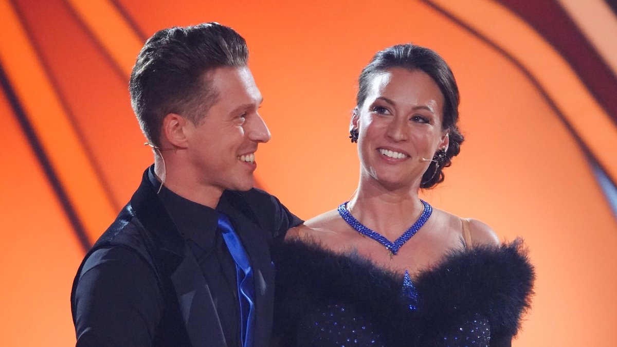Valentin Lusin und Caroline Bosbach fallen für Show drei aus.. © RTL / Stefan Gregorowius