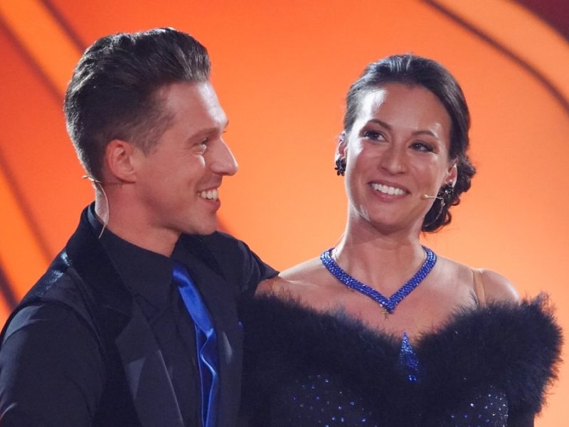 Valentin Lusin und Caroline Bosbach fallen für Show drei aus.. © RTL / Stefan Gregorowius