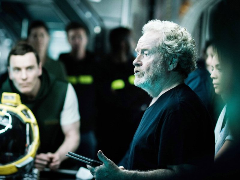 Ridley Scott bei Dreharbeiten zum Prequel-Film "Alien: Covenant" (2017).. © imago/Everett Collection