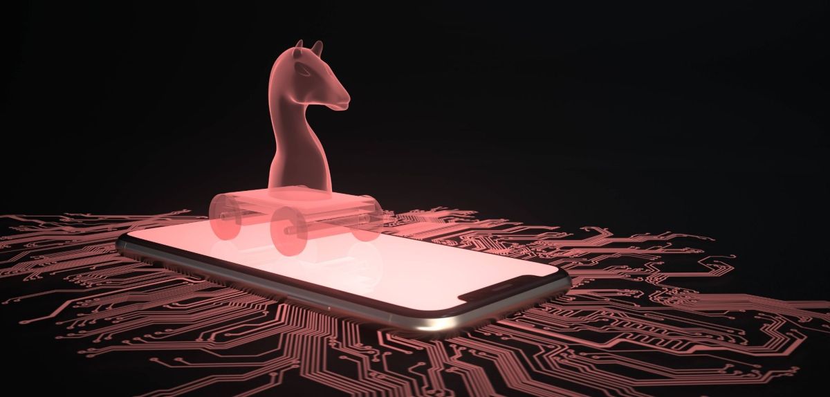 Ein trojanisches Pferd auf einem Handy.