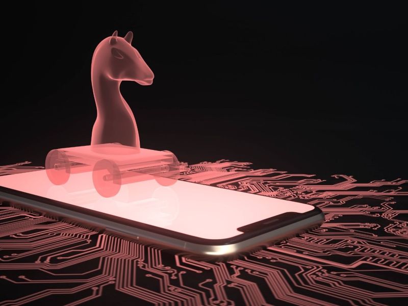 Ein trojanisches Pferd auf einem Handy.