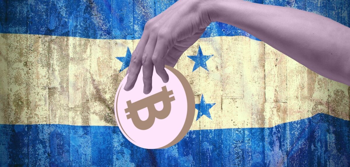 Bitcoin vor einer Honduras-Flagge