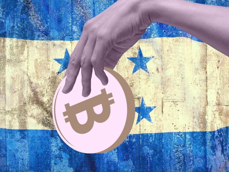 Bitcoin vor einer Honduras-Flagge