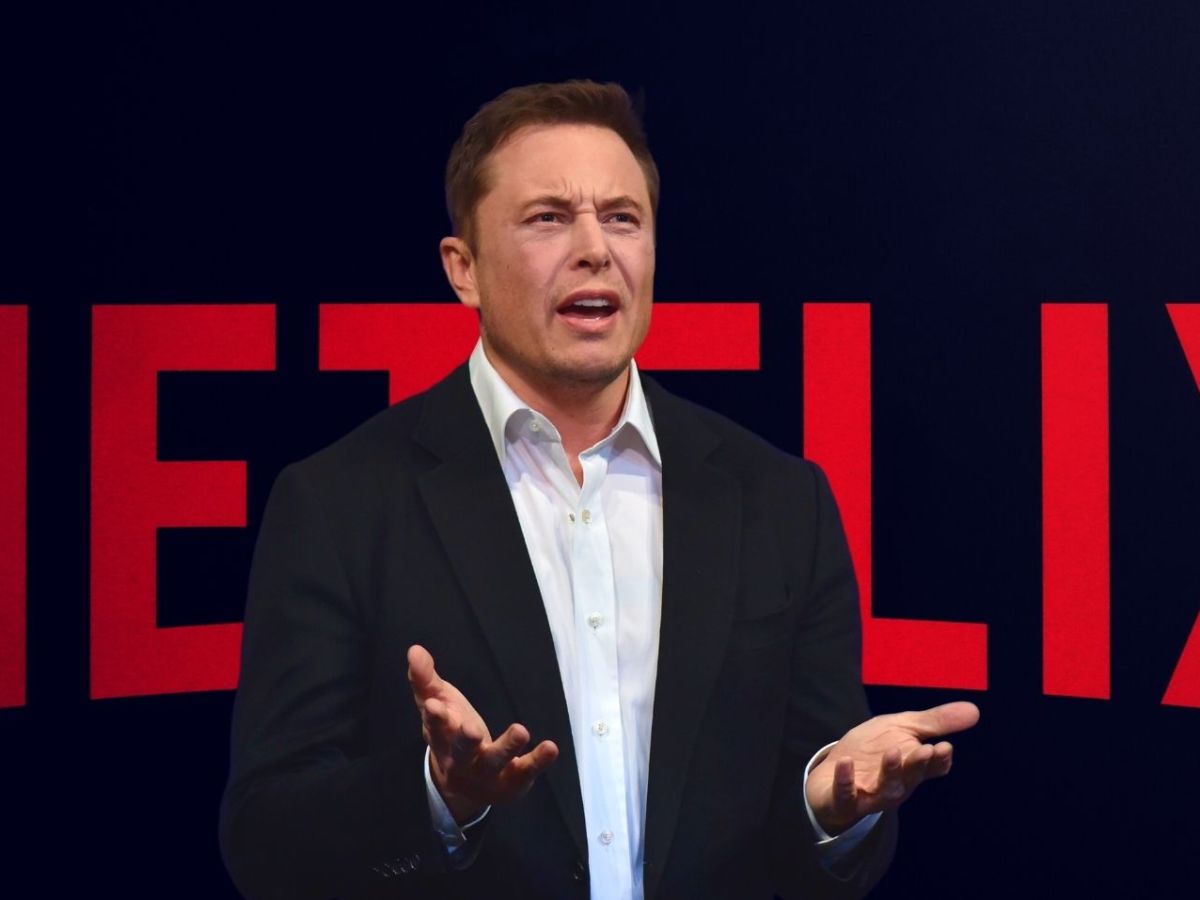 Elon Musk vor einem Netflix-Logo
