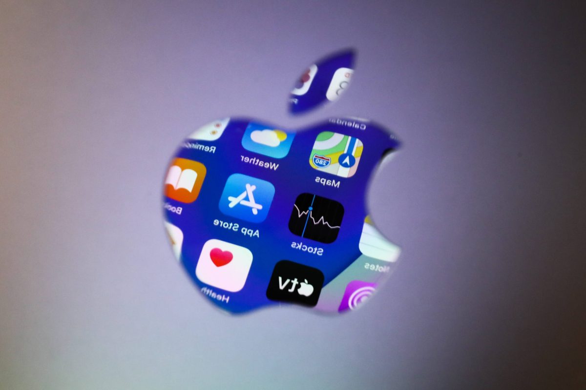 Apple Logo vor iOS Oberfläche
