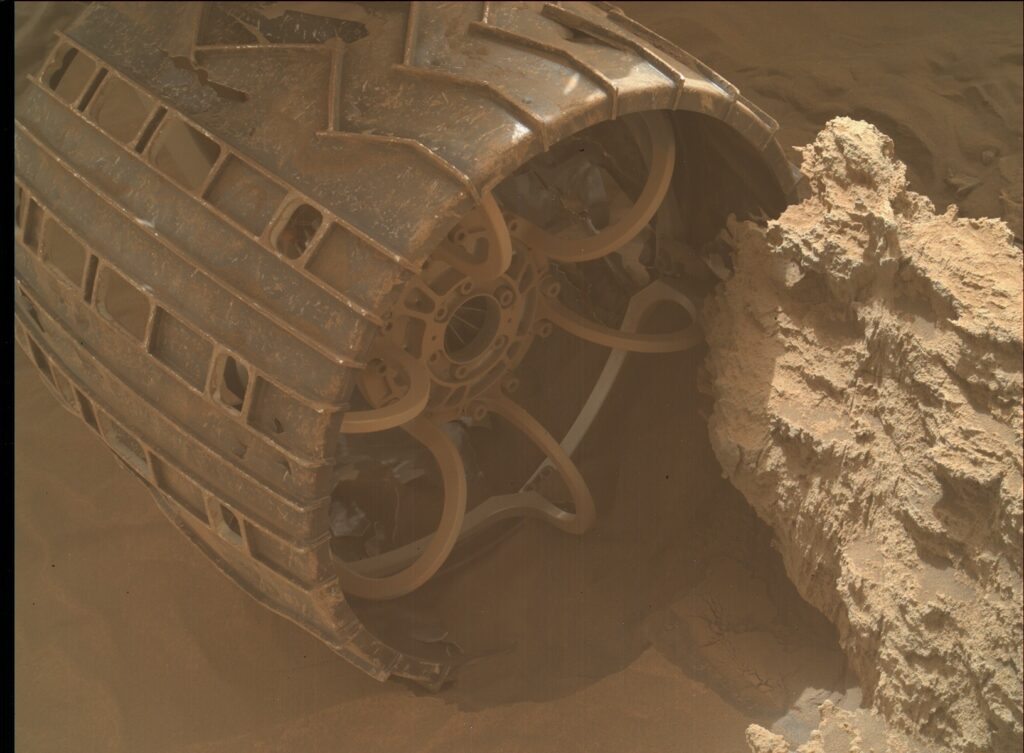 Räder des Mars-Rovers verhaken sich in Gestein