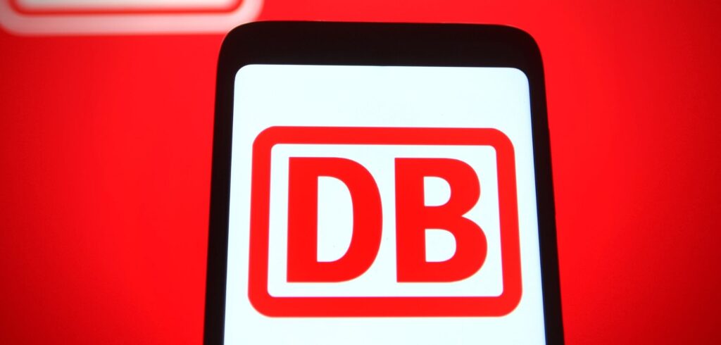 Deutsche Bahn-Logo auf einem Smartphone