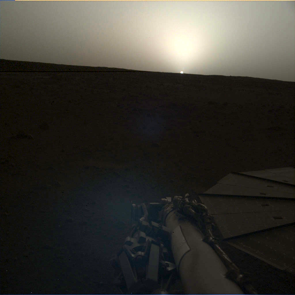 Mars Lander InSight vor Sonnenuntergang auf dem Mars